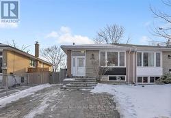 1498 SANDGATE CRESCENT  Mississauga, ON L5J 2E5