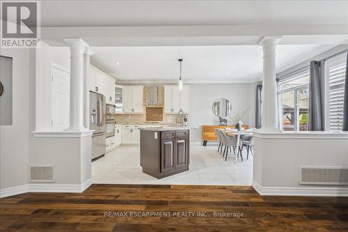 4264 Adobe Gate, Burlington, ON - Indoor Photo Showing Kitchen