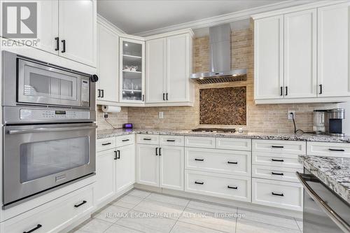 4264 Adobe Gate, Burlington, ON - Indoor Photo Showing Kitchen With Upgraded Kitchen