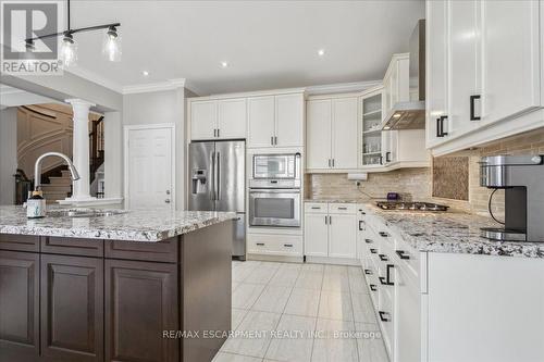 4264 Adobe Gate, Burlington, ON - Indoor Photo Showing Kitchen With Upgraded Kitchen