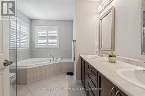 4264 Adobe Gate, Burlington, ON - Indoor Photo Showing Bathroom