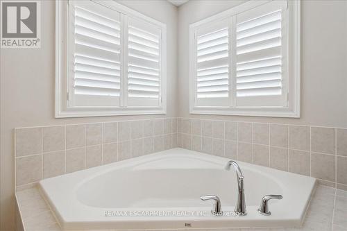 4264 Adobe Gate, Burlington, ON - Indoor Photo Showing Bathroom