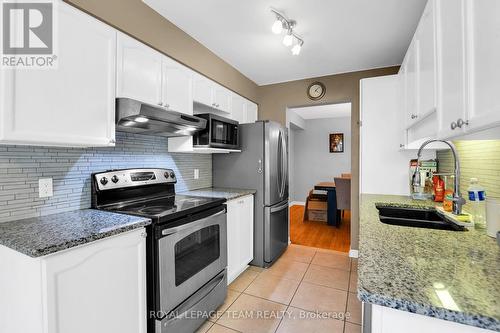 122 Kimberwick Crescent, Ottawa, ON - Indoor Photo Showing Kitchen With Double Sink With Upgraded Kitchen