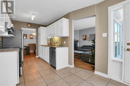 122 Kimberwick Crescent, Ottawa, ON - Indoor Photo Showing Kitchen