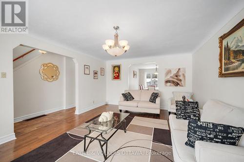 1044 Aldea Avenue, Ottawa, ON - Indoor Photo Showing Living Room