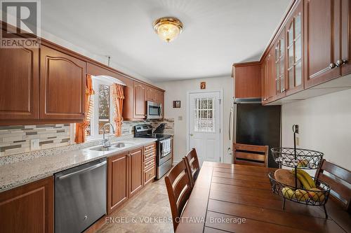 1044 Aldea Avenue, Ottawa, ON - Indoor Photo Showing Kitchen