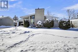 135 OLD COLONY ROAD  Ottawa, ON K2L 1M3