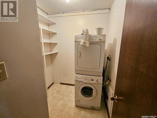 8 320 13Th Avenue Ne, Swift Current, SK - Indoor Photo Showing Laundry Room
