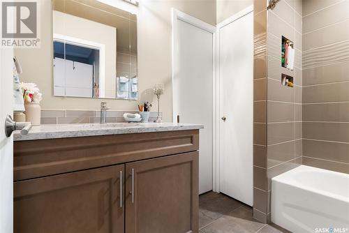 2715 Meadow Lane E, Regina, SK - Indoor Photo Showing Bathroom