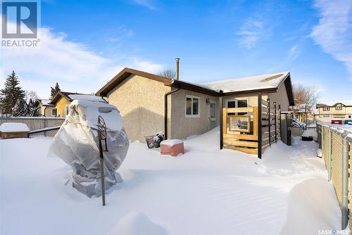 2715 Meadow Lane E, Regina, SK - Outdoor