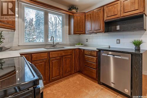 7 Bell Crescent, Saskatoon, SK - Indoor Photo Showing Kitchen