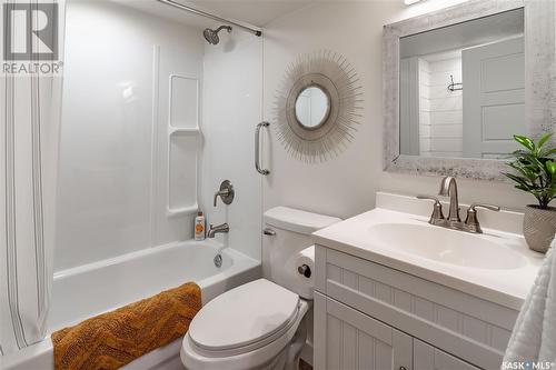 7 Bell Crescent, Saskatoon, SK - Indoor Photo Showing Bathroom