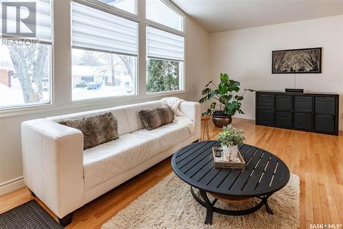 7 Bell Crescent, Saskatoon, SK - Indoor Photo Showing Living Room