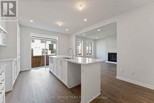 214 Prosperity Walk, Ottawa, ON - Indoor Photo Showing Kitchen With Upgraded Kitchen