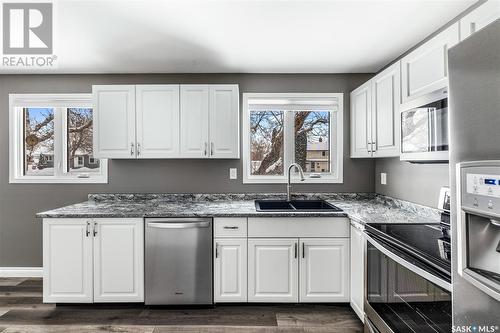 34 Trifunov Crescent, Regina, SK - Indoor Photo Showing Kitchen With Double Sink With Upgraded Kitchen