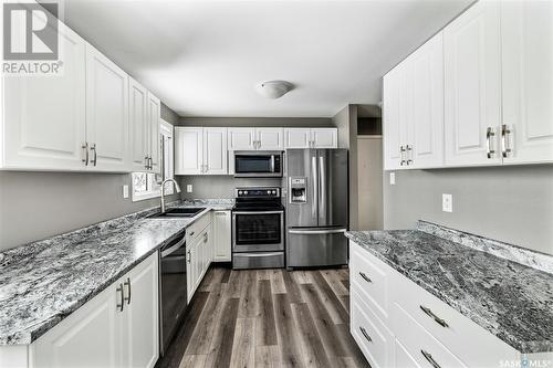 34 Trifunov Crescent, Regina, SK - Indoor Photo Showing Kitchen With Stainless Steel Kitchen With Double Sink With Upgraded Kitchen