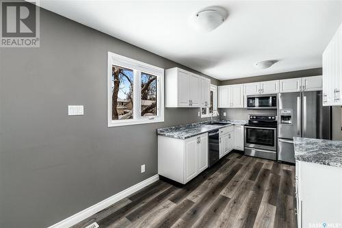 34 Trifunov Crescent, Regina, SK - Indoor Photo Showing Kitchen With Stainless Steel Kitchen