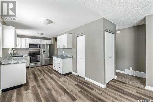 34 Trifunov Crescent, Regina, SK - Indoor Photo Showing Kitchen With Stainless Steel Kitchen