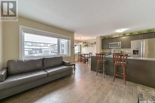 46 5301 Beacon Drive, Regina, SK - Indoor Photo Showing Living Room