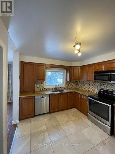 4616 Metcalfe Avenue, Mississauga, ON - Indoor Photo Showing Kitchen With Double Sink