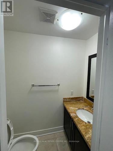 4616 Metcalfe Avenue, Mississauga, ON - Indoor Photo Showing Bathroom