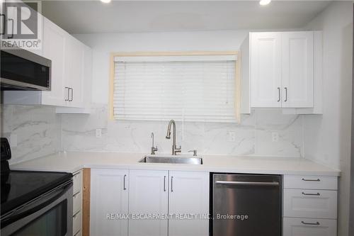 1530 Garth Street, Hamilton, ON - Indoor Photo Showing Kitchen