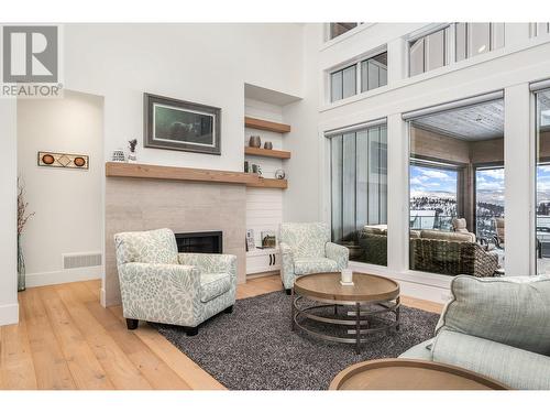 253 Ashcroft Court, Vernon, BC - Indoor Photo Showing Living Room
