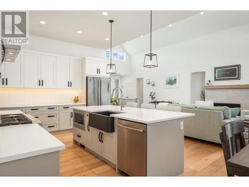 253 Ashcroft Court, Vernon, BC - Indoor Photo Showing Kitchen With Upgraded Kitchen
