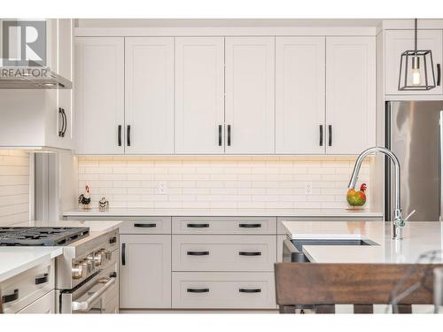 253 Ashcroft Court, Vernon, BC - Indoor Photo Showing Kitchen With Upgraded Kitchen