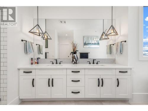 253 Ashcroft Court, Vernon, BC - Indoor Photo Showing Bathroom