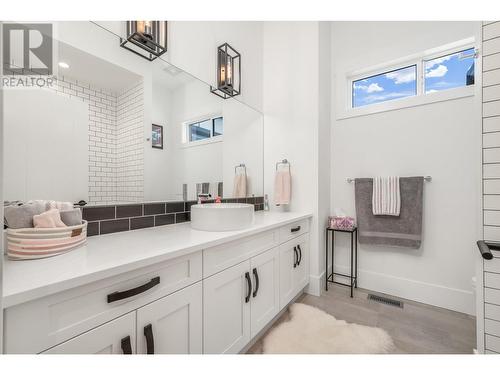 253 Ashcroft Court, Vernon, BC - Indoor Photo Showing Bathroom