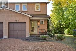 760 GALLOWAY CRESCENT  Mississauga, ON L5C 3Y2