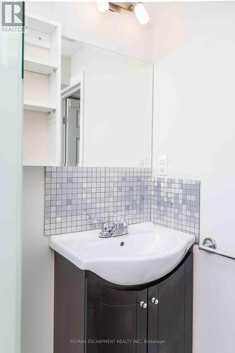 1247 Gryphon Mews, Mississauga, ON - Indoor Photo Showing Bathroom