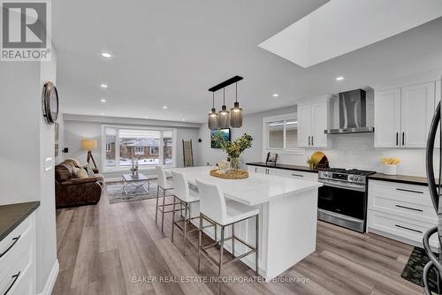 644 Mullin Way, Burlington, ON - Indoor Photo Showing Kitchen With Upgraded Kitchen