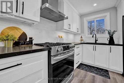 644 Mullin Way, Burlington, ON - Indoor Photo Showing Kitchen With Upgraded Kitchen