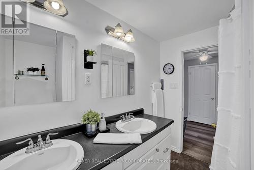 644 Mullin Way, Burlington, ON - Indoor Photo Showing Bathroom