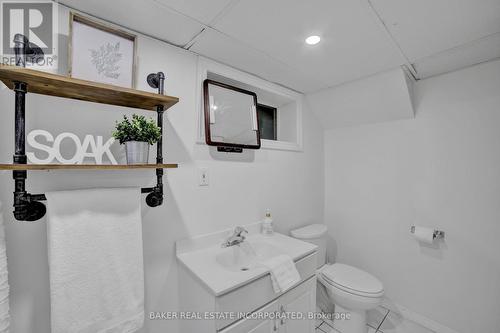 644 Mullin Way, Burlington, ON - Indoor Photo Showing Bathroom