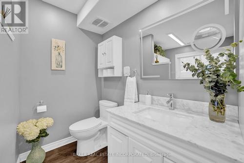 644 Mullin Way, Burlington, ON - Indoor Photo Showing Bathroom