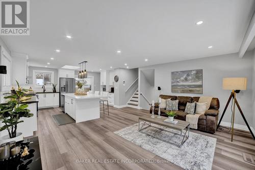 644 Mullin Way, Burlington, ON - Indoor Photo Showing Living Room