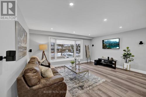 644 Mullin Way, Burlington, ON - Indoor Photo Showing Living Room