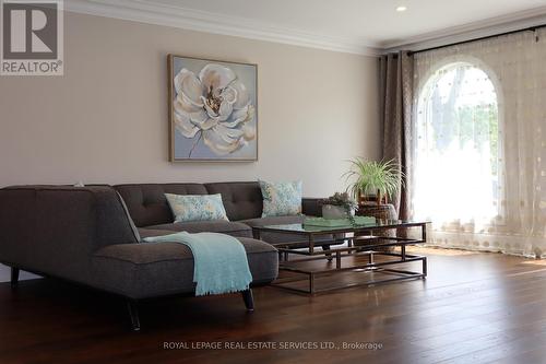 1141 Vicki Lane, Mississauga, ON - Indoor Photo Showing Living Room