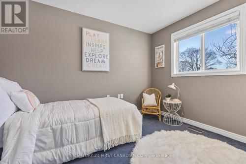 1685 Devos Drive, London, ON - Indoor Photo Showing Bedroom