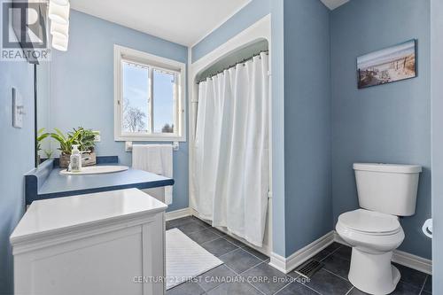 1685 Devos Drive, London, ON - Indoor Photo Showing Bathroom