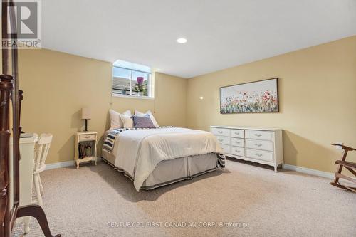 1685 Devos Drive, London, ON - Indoor Photo Showing Bedroom