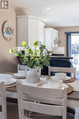 1685 Devos Drive, London, ON - Indoor Photo Showing Dining Room