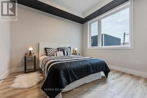 209 Grenfell Street, Hamilton, ON - Indoor Photo Showing Bedroom