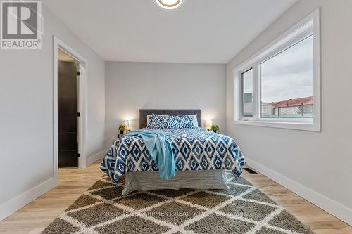 209 Grenfell Street, Hamilton, ON - Indoor Photo Showing Bedroom