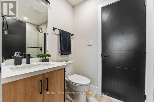 209 Grenfell Street, Hamilton, ON - Indoor Photo Showing Bathroom