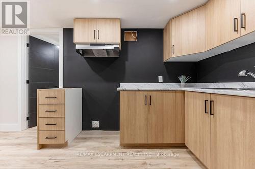 209 Grenfell Street, Hamilton, ON - Indoor Photo Showing Kitchen