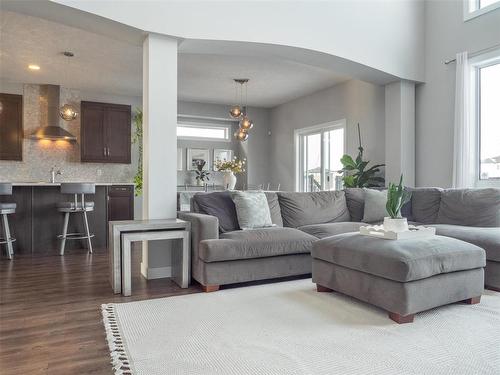 30 Angela Everts Drive, Winnipeg, MB - Indoor Photo Showing Living Room